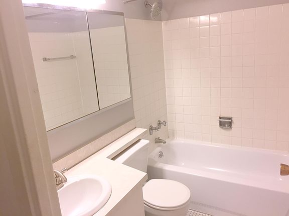 4th image of 1636 N Wells St Floor 15