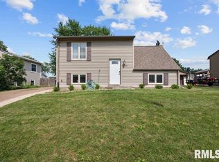 1503 Emerald Dr, Davenport, IA 52804