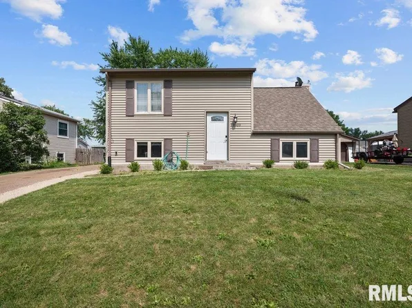 1503 Emerald Dr, Davenport, IA 52804