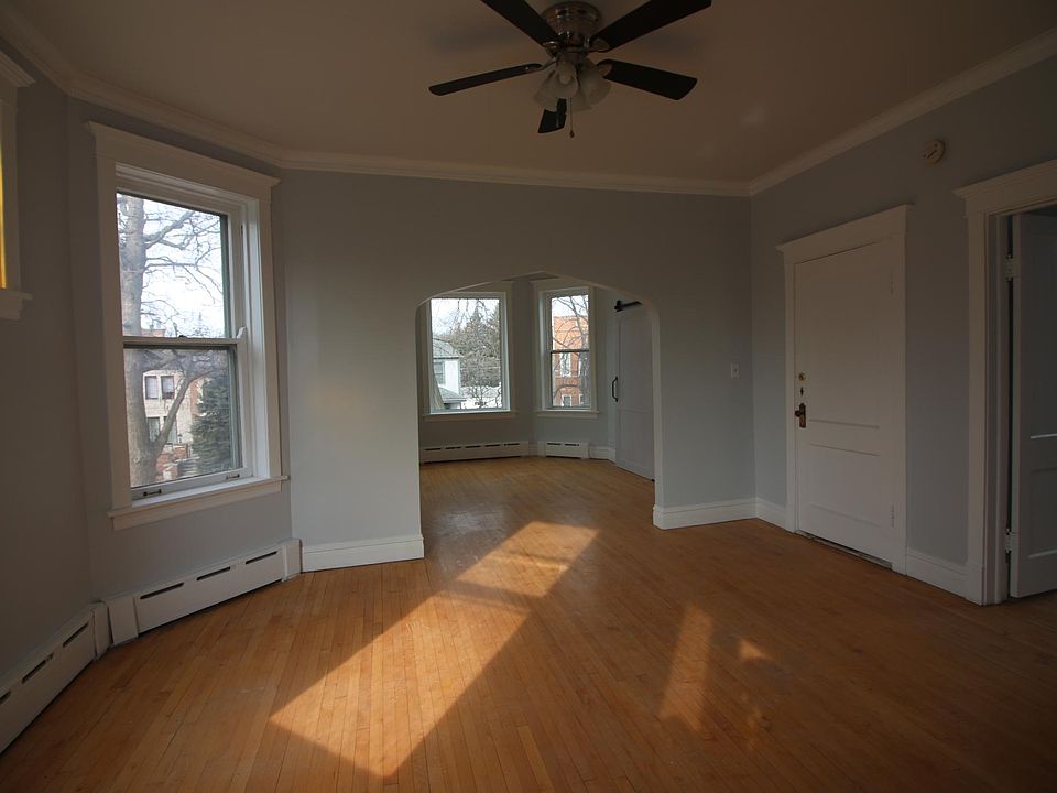 Dining room, main entrance