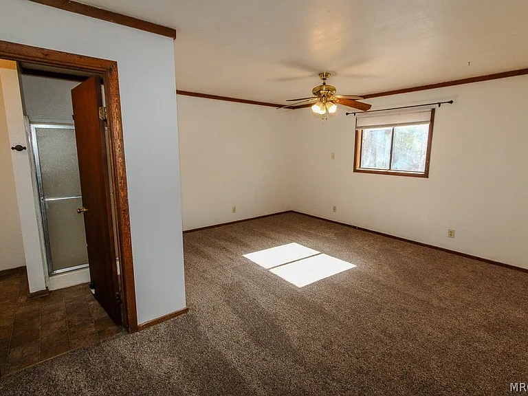 376 Santa Barbara Ave — Photo 16