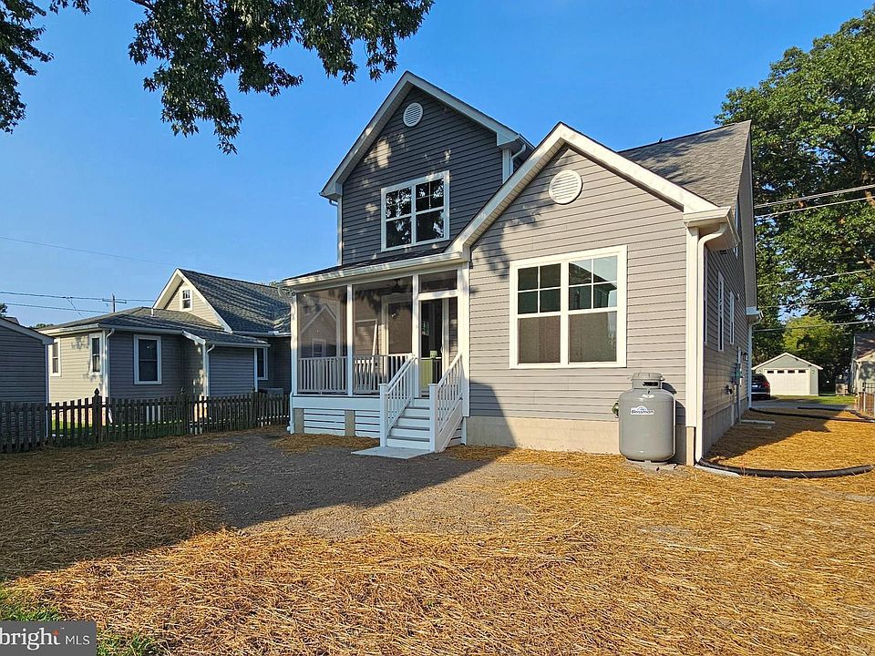 2nd image of 1005 Bancroft Ave