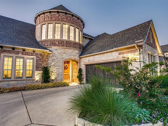 Gorgeous Rotunda and Front Door