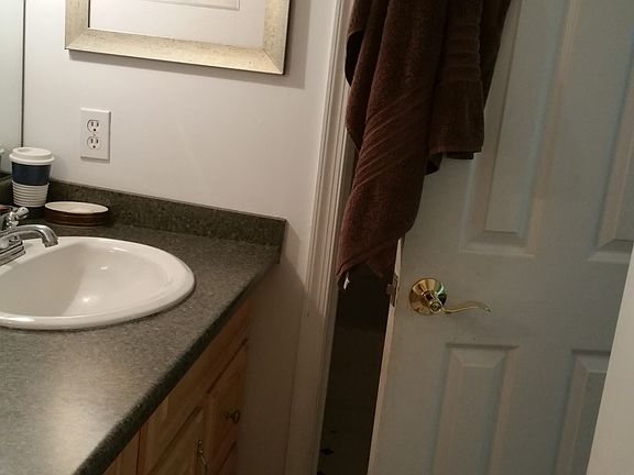 2nd floor suite full bath
