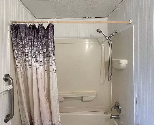 4th image of 25 White Pine Dr