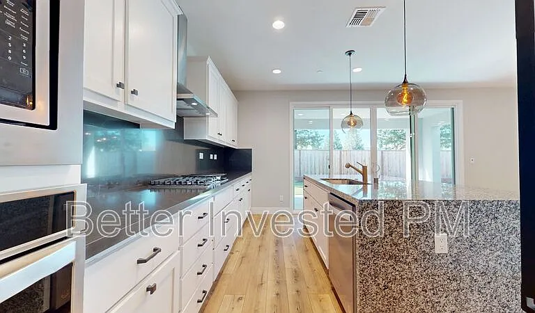 1437 Oak Cir — Photo 11