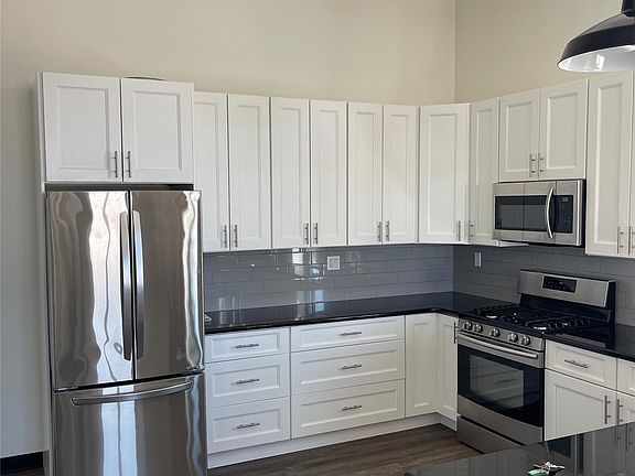 4th image of 18 E Sunrise Hwy APT 4B