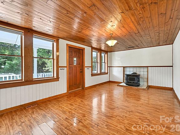 4th image of 376 Fairview Rd