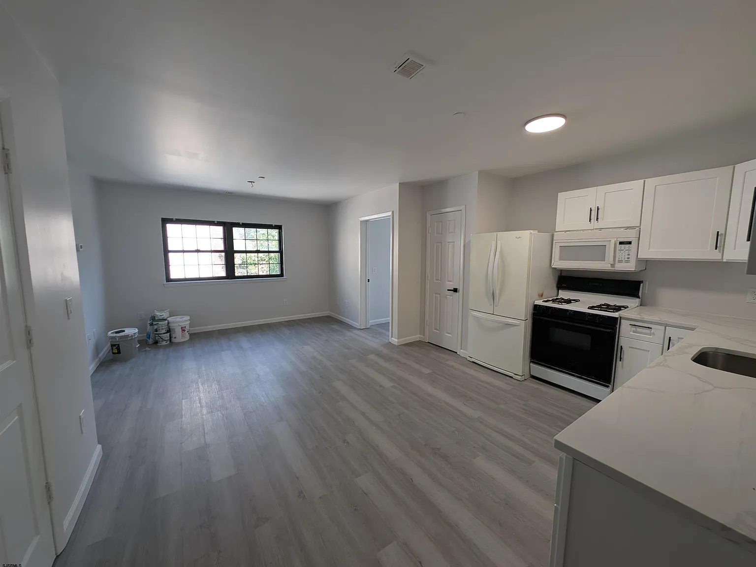 2 bed, 1.0 bath, $1,800 — Photo 4