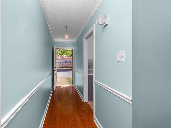 4th image of 506 E Church Ave