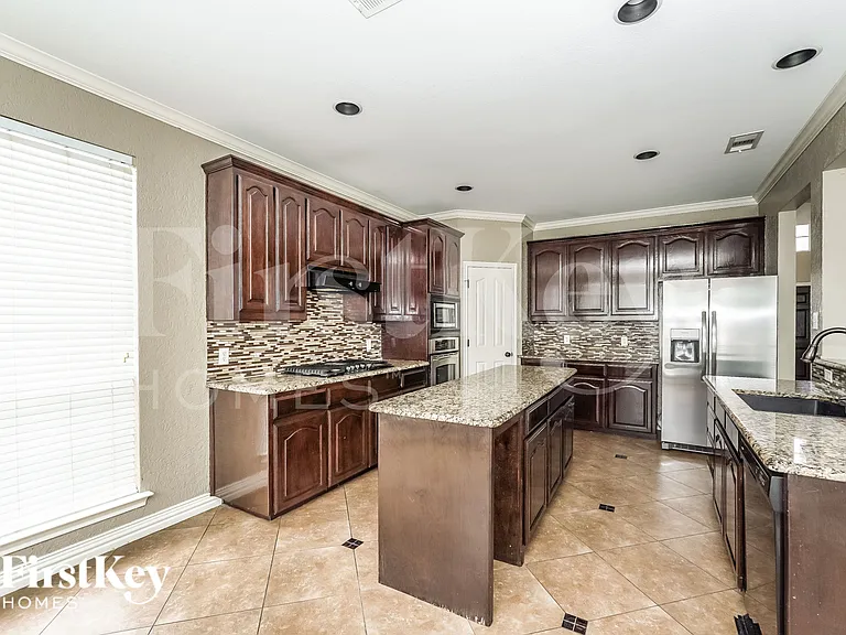 1321 Lyra Ln — Photo 7