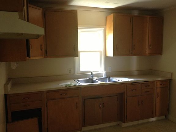 4th image of 3216 Coleman Ave