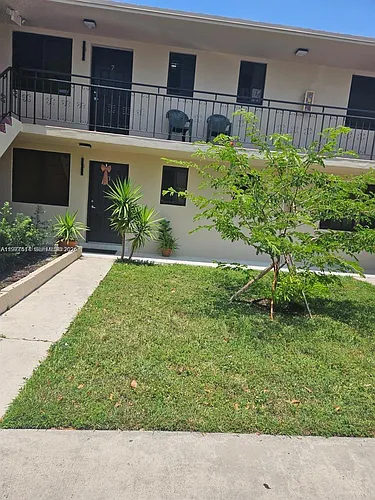 1434 NW 2nd St #5 Photo 1