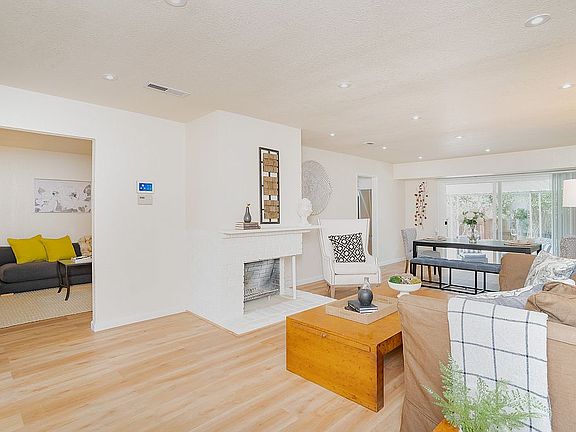 4th image of 2371 Beach St