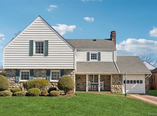 87 Wyatt Road, Garden City, NY 11530