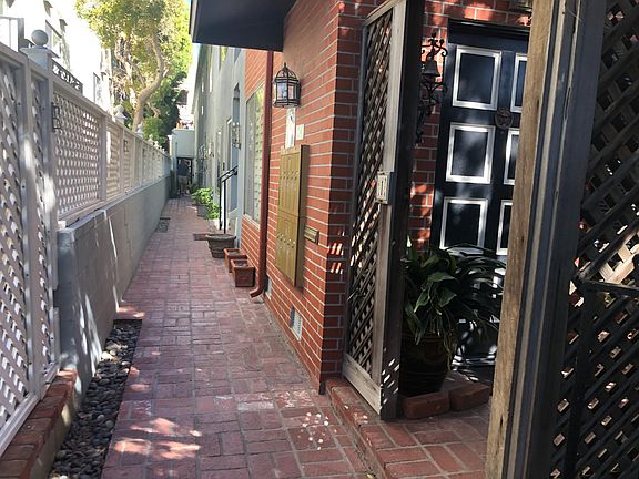 2nd image of 909 6th St APT 8