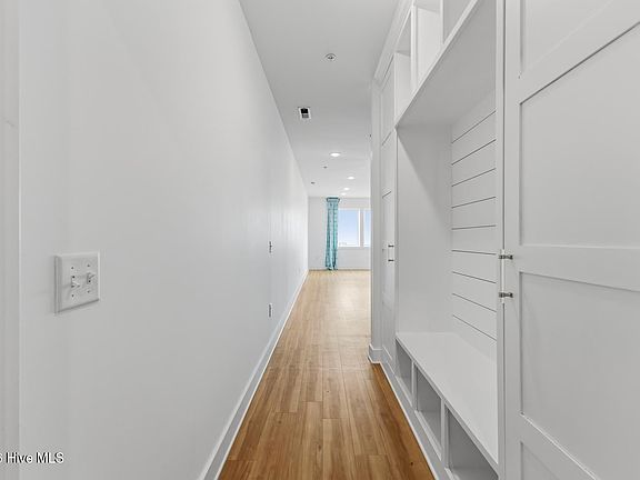 4th image of 120 N Lake Park Blvd #200