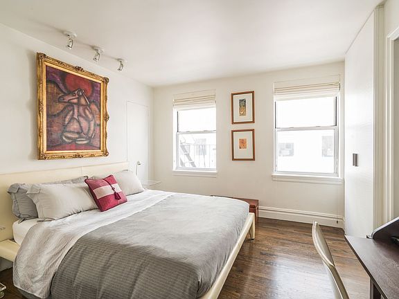 3rd image of 333 E 43rd St APT 1009