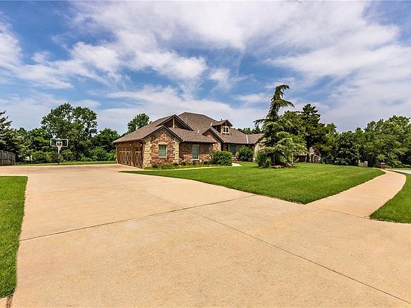 3rd image of 10609 Berrywood Dr