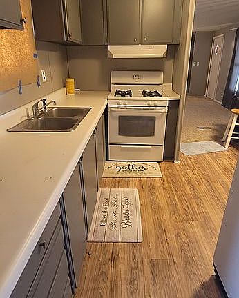 5th image of 33 Ellen Dr