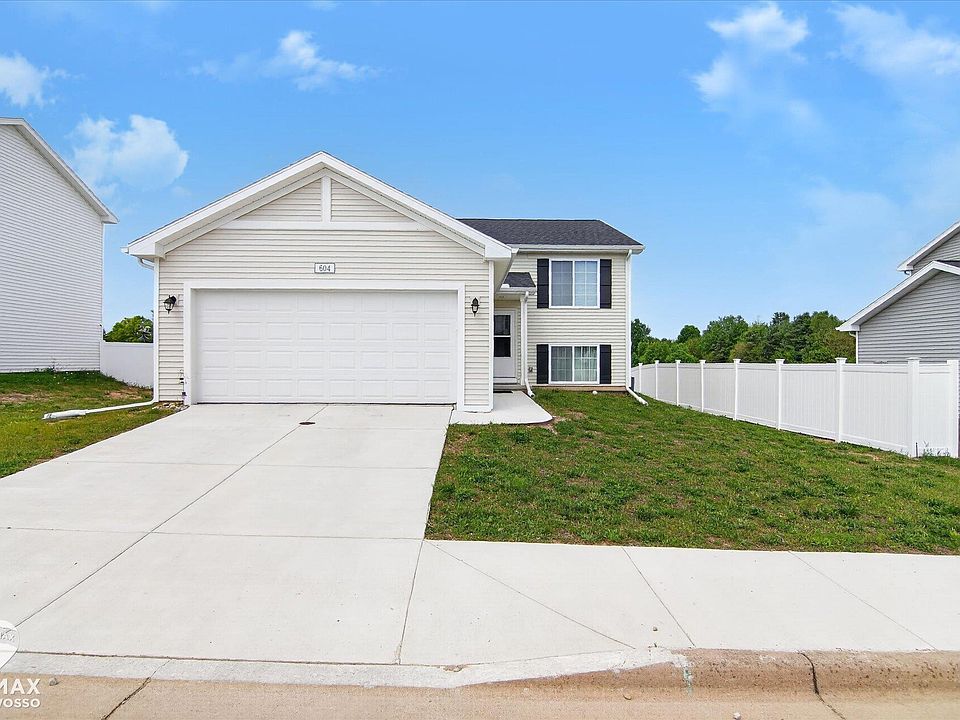 1st image of 604 Muirfield Dr