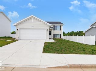604 Muirfield Dr, Eaton Rapids, MI 48827