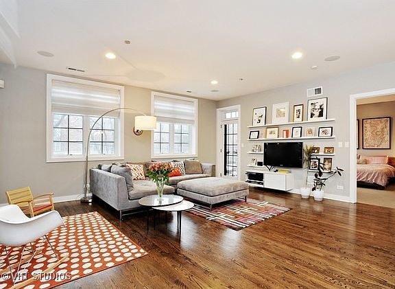 3rd image of 3844 N Ashland Ave Unit 22