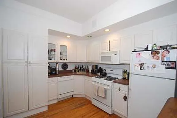 Rented by Buchbinder & Warren | media 10