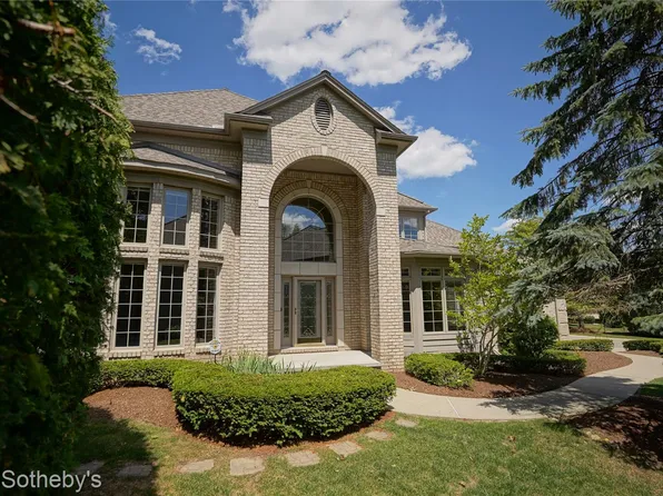 6608 Enclave Dr, Clarkston, MI 48348
