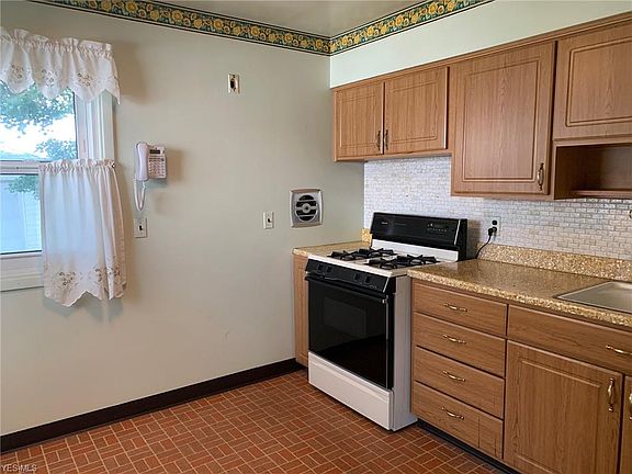 3rd image of 4695 Winter Ln