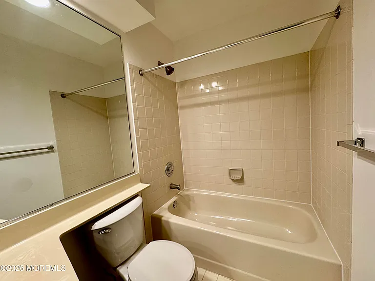 407 Hampton Ct — Photo 11