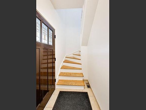 2nd image of 1811 Greenwood St #1
