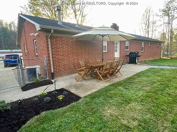 4th image of 1123 Hereford St