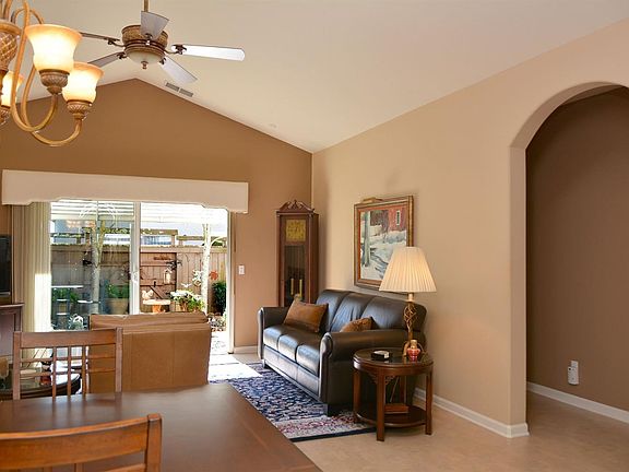 3rd image of 848 Patti Page Ct