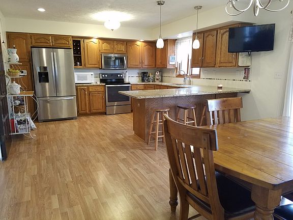 4th image of 355 W 8th St
