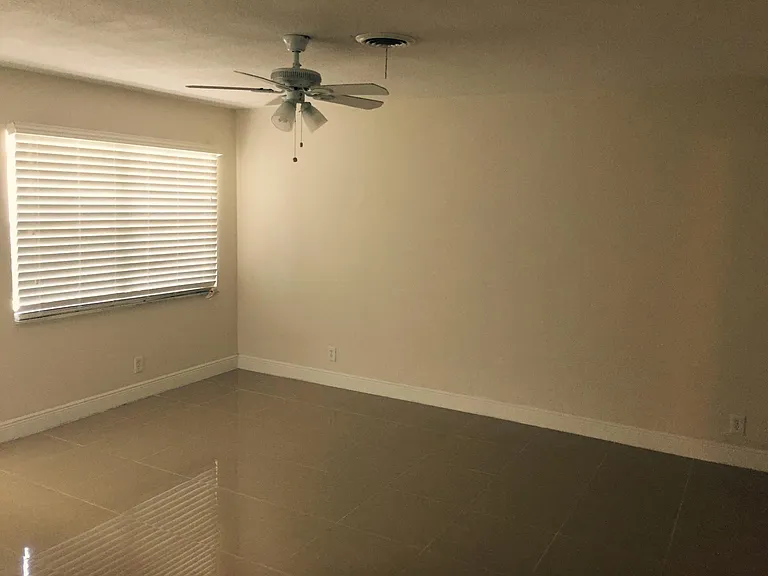 1549 NE 26th Dr #5 — Photo 5