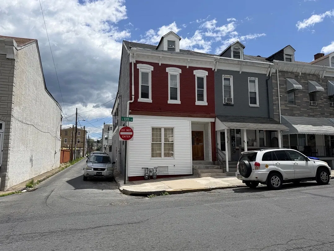 4 bed, 1040 sqft, $1,550 — Photo 1