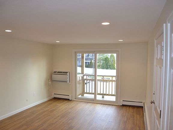 4th image of 400-402 Merrimac St #402-6