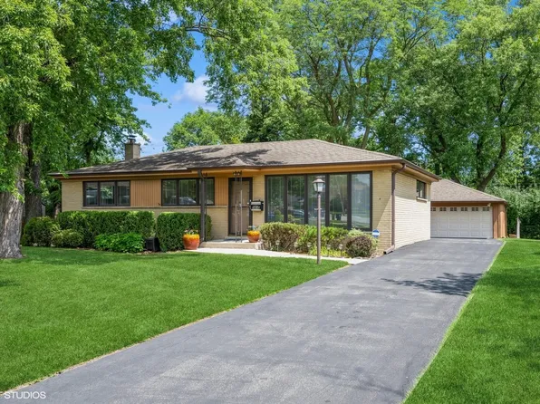 2530 Donald Ct, Glenview, IL 60025