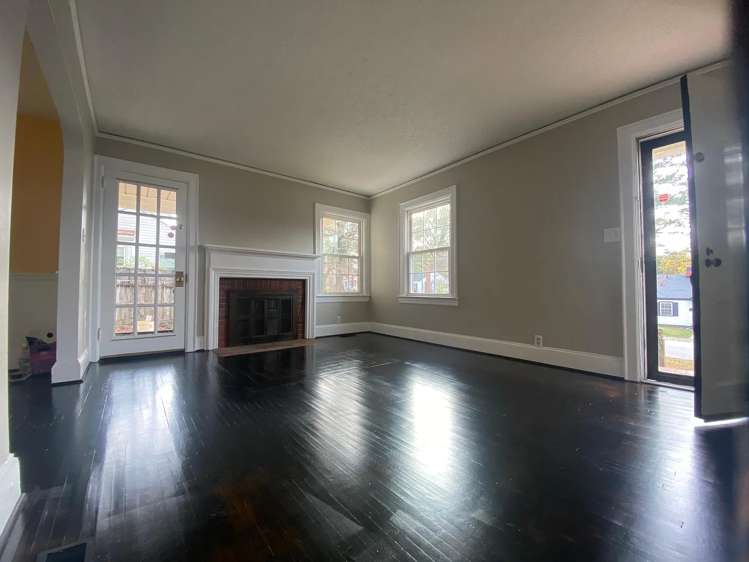 606 Glenville Ave — Photo 2