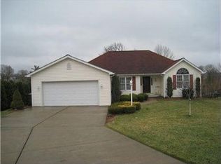 637 Meadowridge Dr, Ellwood City, PA 16117