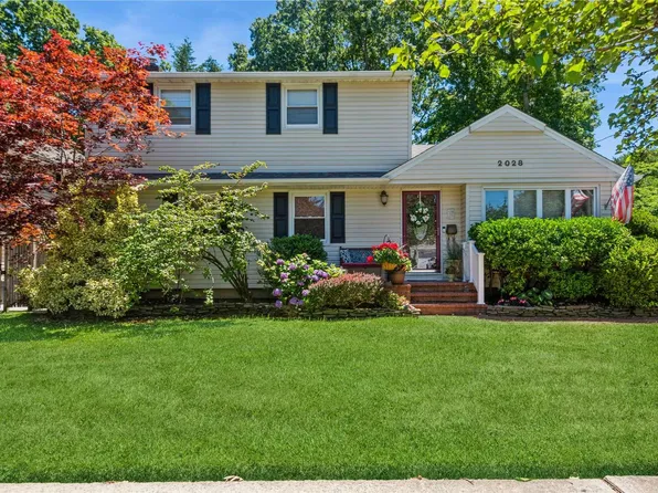 2028 Decker Avenue, Merrick, NY 11566
