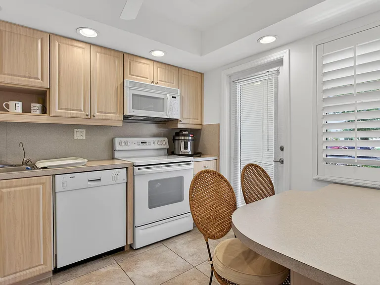 3150 NE 48th Ct #104 — Photo 5