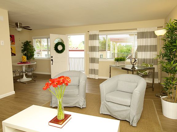 5th image of 1147 Garfield Ave APT 09