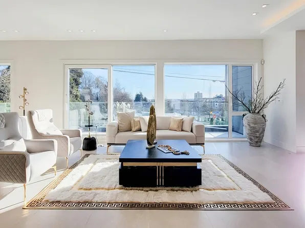 2141 Jefferson Ave, West Vancouver, BC V7V 2A6