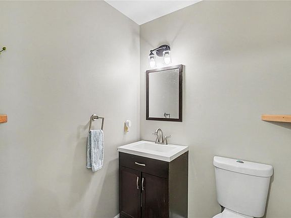 5th image of 109 James Pl