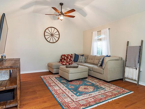 3rd image of 6713 Basswood Dr