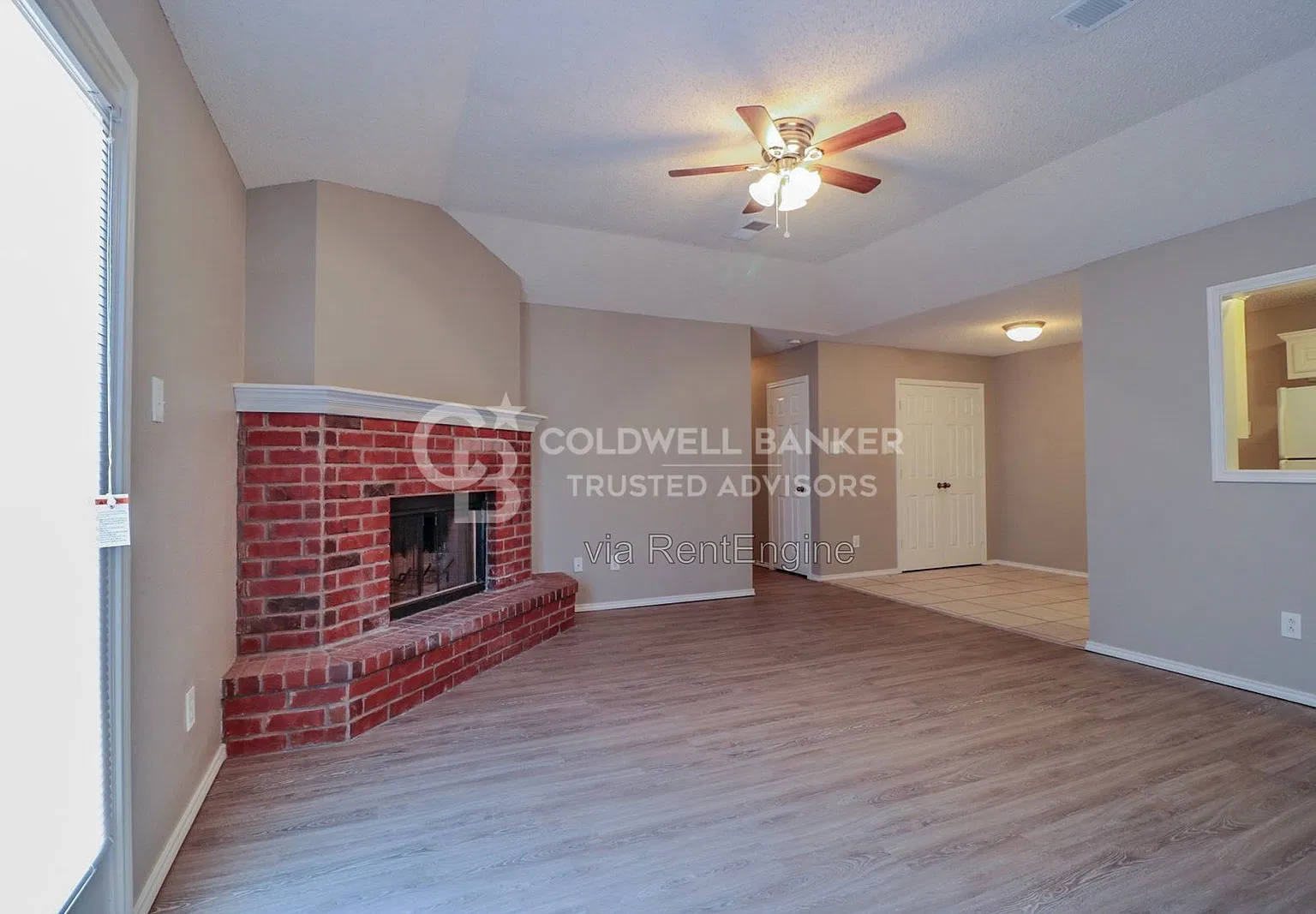 2 bed, 2.0 bath, 981 sqft, $1,075 — Photo 2