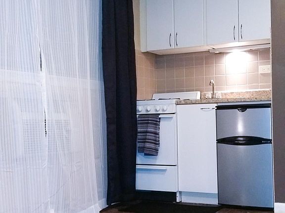 2nd image of 1283 E Washington St APT A
