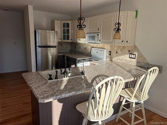 5th image of 76 Manor Dr #76